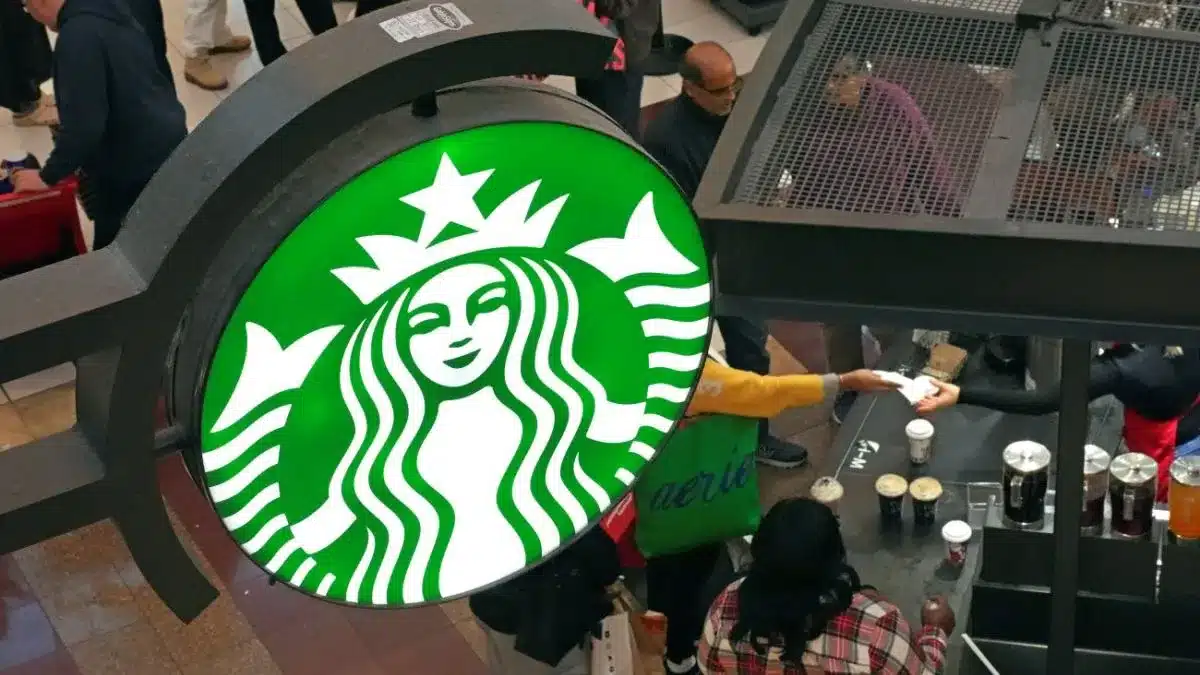 Starbucks รผรงรผncรผ รงeyrek sonuรงlarฤฑnฤฑ aรงฤฑkladฤฑ; hisse deฤerlemesi tartฤฑลฤฑlฤฑyor