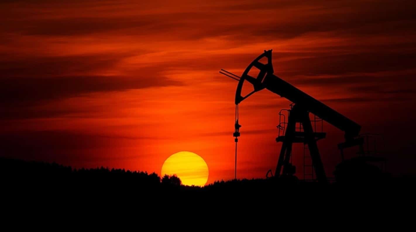 Petrol fiyatları Hürmüz’deki gerilimin azalmasıyla geriledi