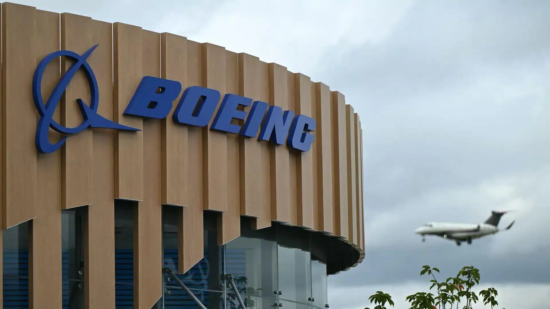 Boeing SMBC’den 100 uรงaklฤฑk sipariล aldฤฑ