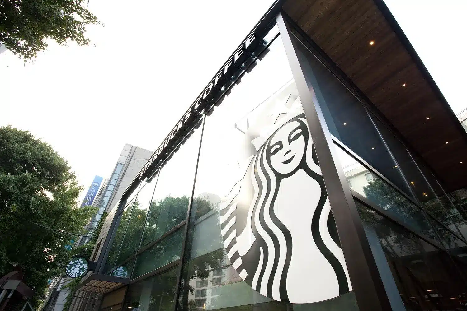 Starbucks hissedar dolandฤฑrฤฑcฤฑlฤฑฤฤฑ davasฤฑnda karar รงฤฑktฤฑ