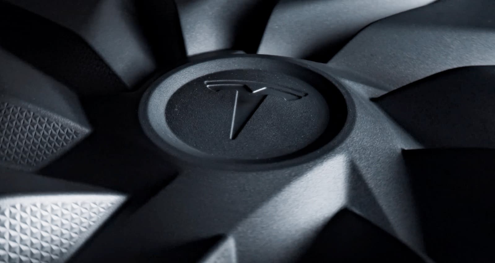 RBC Capital, Tesla iรงin fiyat hedefini 500 dolara yรผkseltti