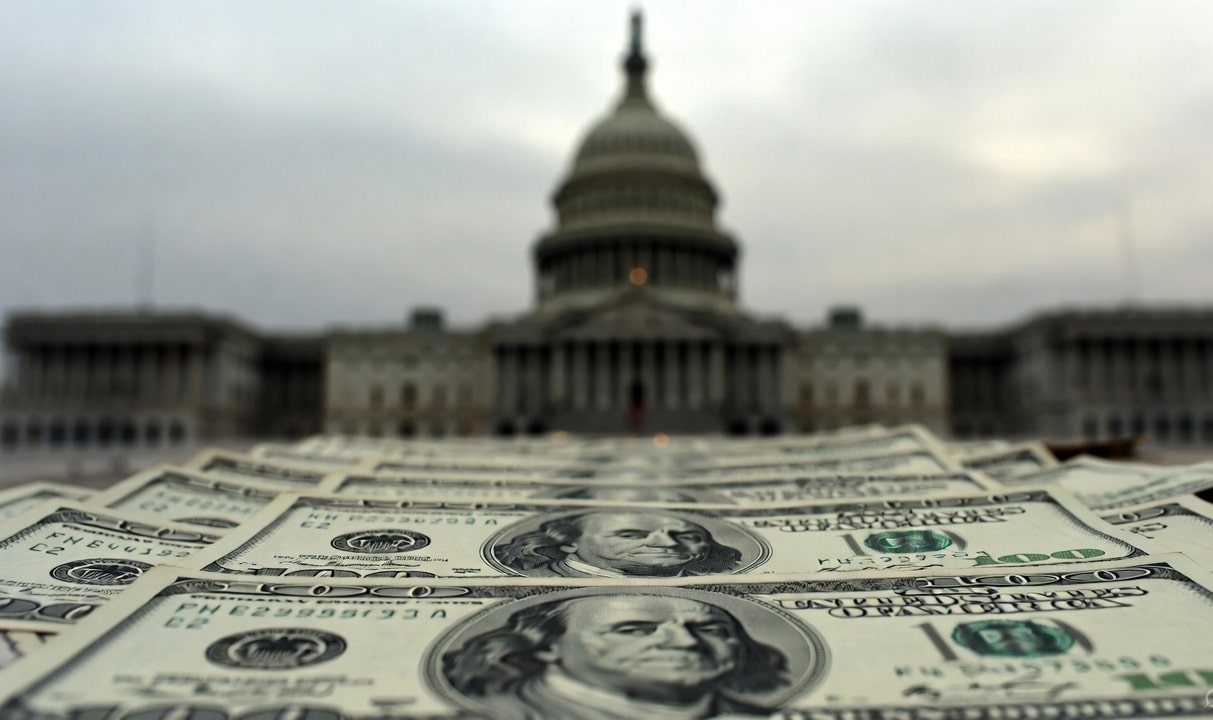 Dolar faiz baskısı altında dalgalı seyrediyor
