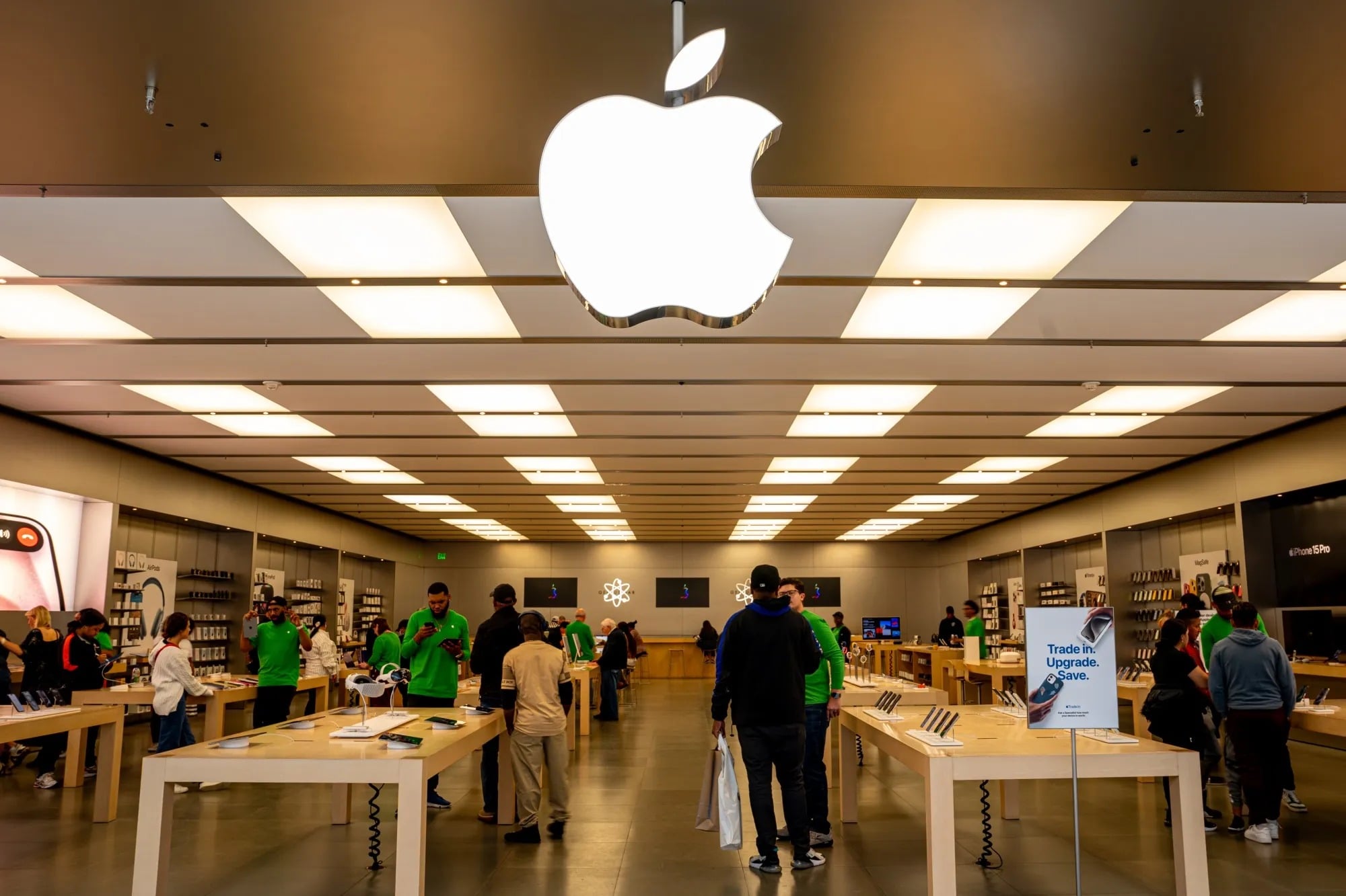 Apple hisseleri yeni rekorunu kırdı
