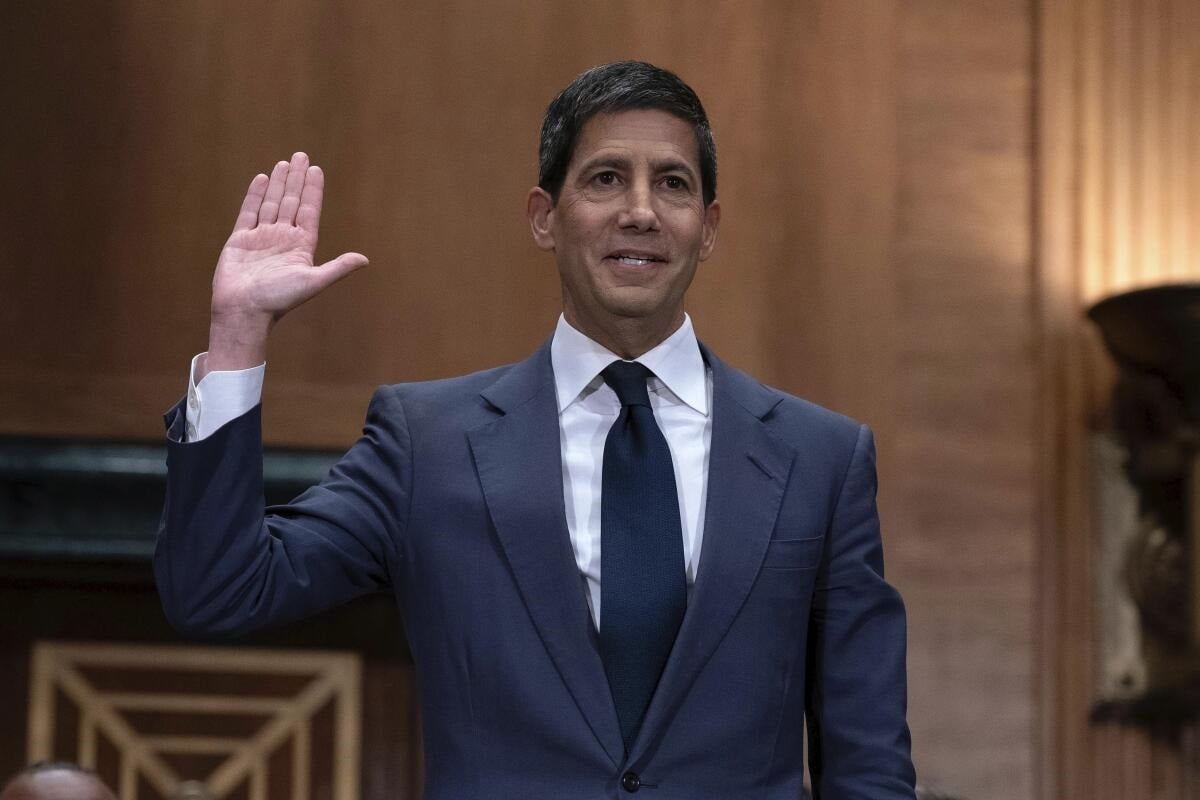 Kevin Warsh, Fed Başkanlığı görevine resmen başladı