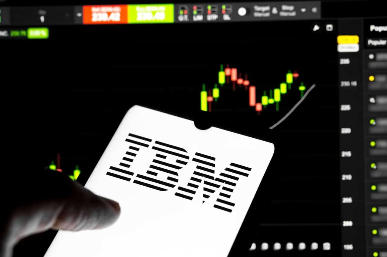 Oppenheimer IBM için fiyat hedefini 350 dolara yükseltti