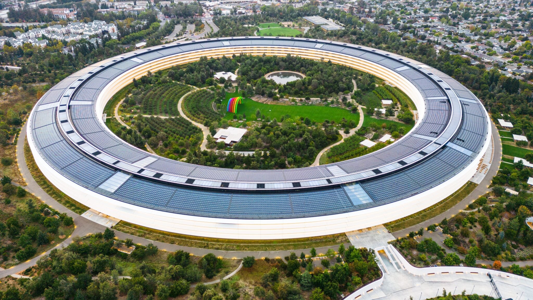 Apple, Siri için yayıncılarla içerik lisans görüşmesi yürütüyor