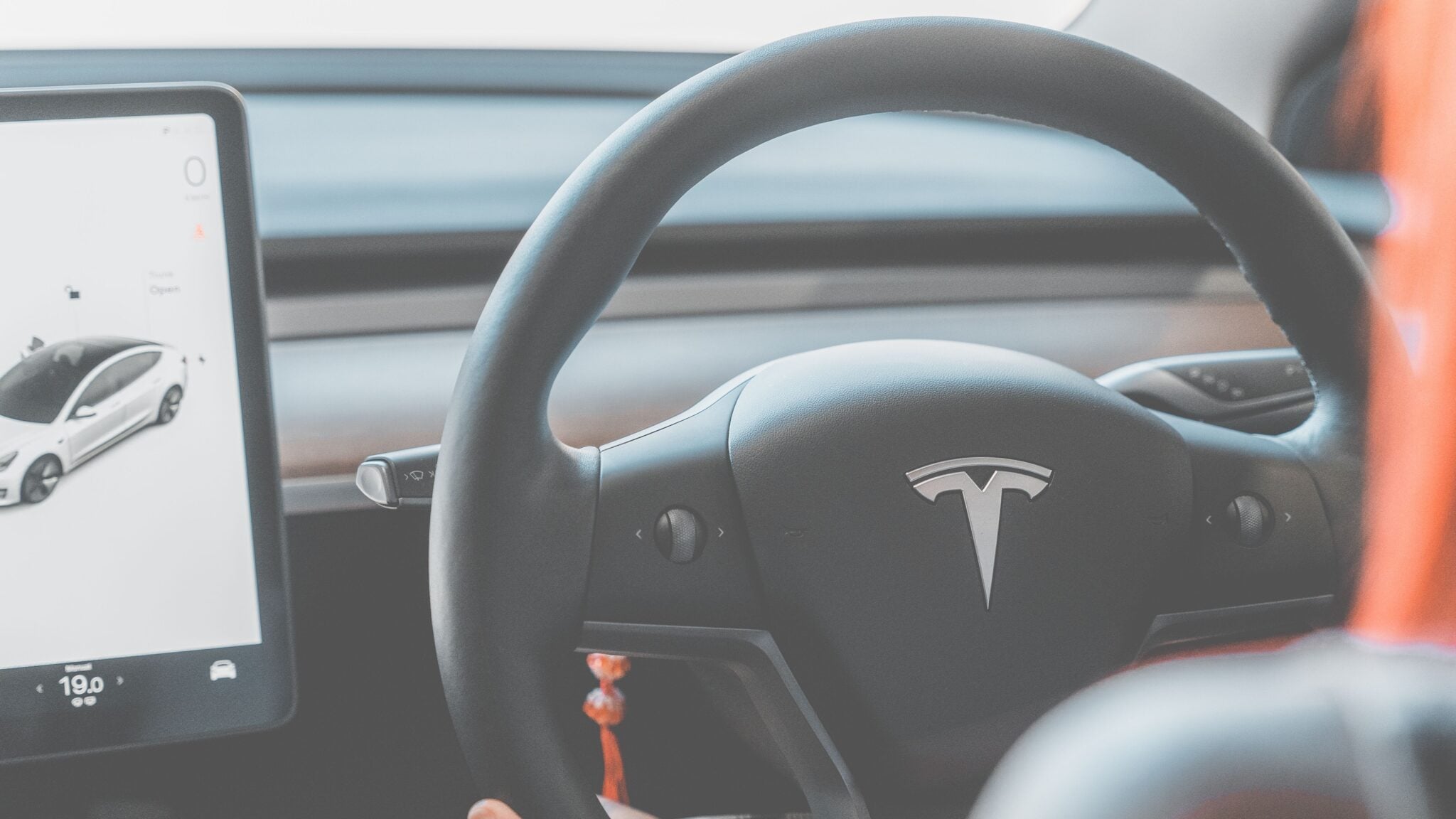 Tesla yeniden tasarlanan Roadster’ı ağustos ayında tanıtabilir