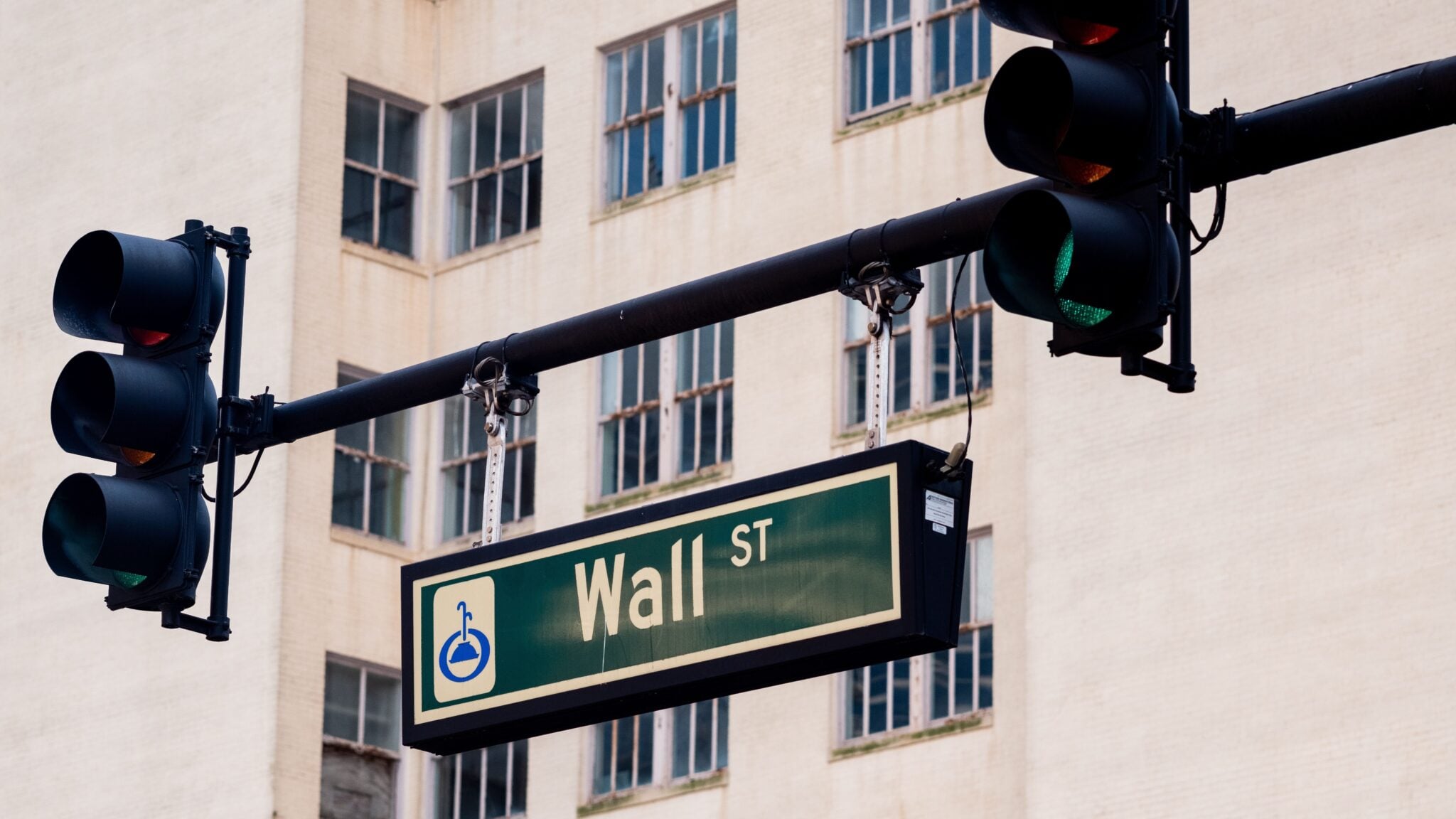 Wall Street rekora yakın seyrederken ABD hisse senedi girişleri haftadan haftaya üçe katlandı