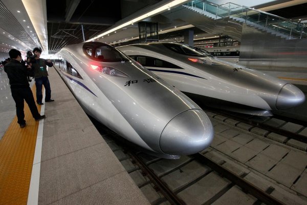 Çinlilerden trenlerin en hızlısı geliyor!