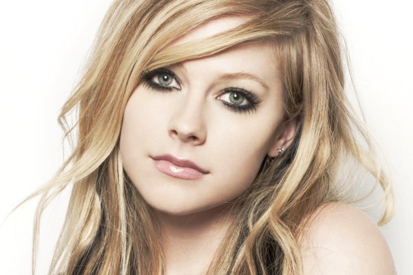 İnternette en tehlikeli ünlü Avril Lavigne