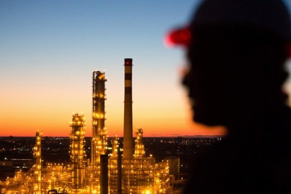Brent petrolün fiyatı 56,55 dolara geriledi