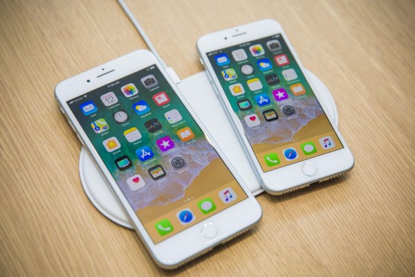 iPhone 8 ve iPhone 8 Plus bugün Türkiye'de satışa çıktı