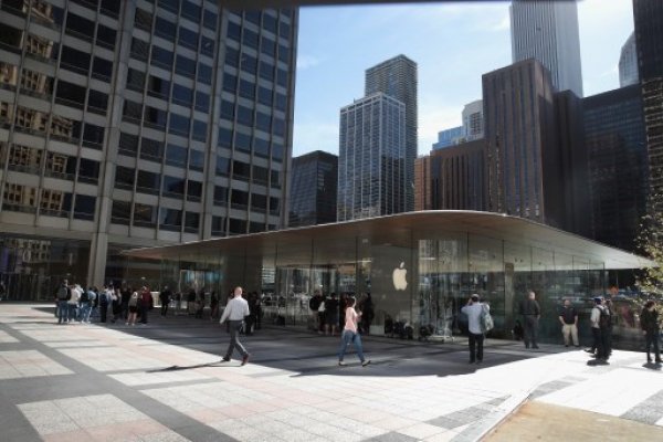 Apple Chicago'da çatısı "MacBook" şeklinde mağaza açtı