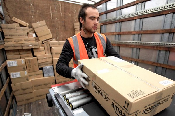 Amazon'dan çalışanlarına elektronik kelepçe