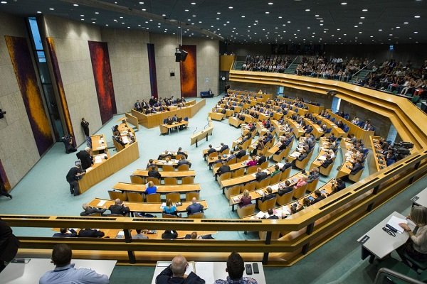 Hollanda parlamentosundan Türkiye’ye yaptırım önerisi