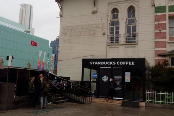 Starbucks'ın Şişli'deki şubesi mühürlendi
