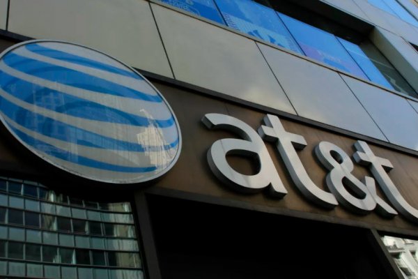 AT&T hisseleri kablo krizi sonrası 30 yılın en düşük seviyesine indi