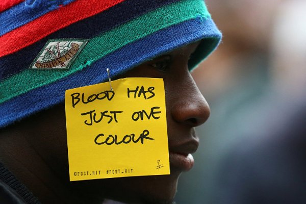 İtalya'da siyahi kadın ten rengi yüzünden işten çıkarıldı