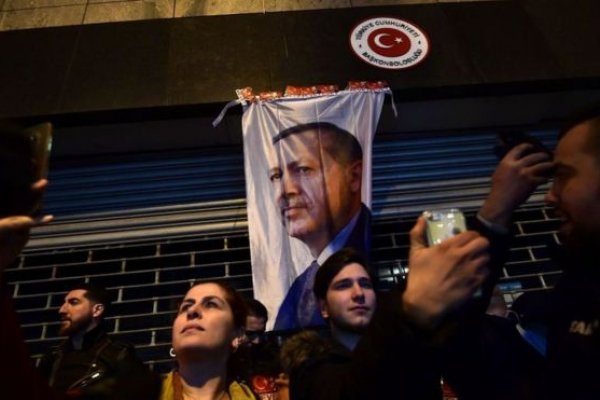 Hollanda'da Türk politikacılara 'resmi yasak' çağrısı