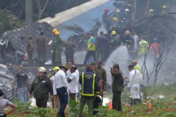 Küba'da yolcu uçağı düştü, 100 kişi öldü