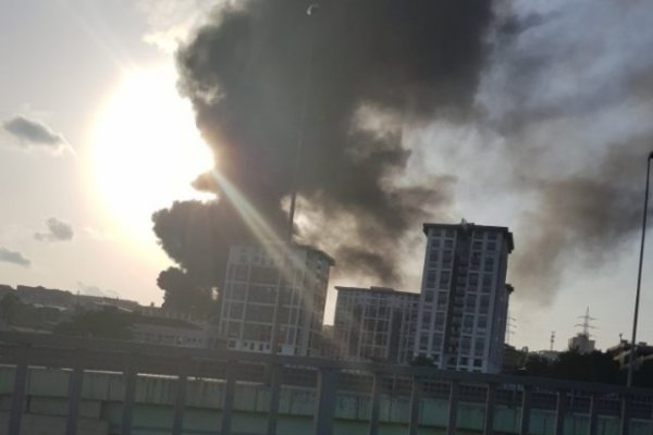 İstanbul'da büyük yangın: Fabrika alev alev