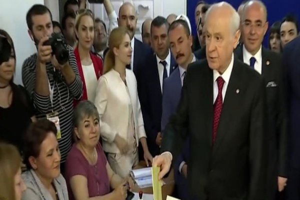 MHP Genel Başkanı Devlet Bahçeli oy kullandı