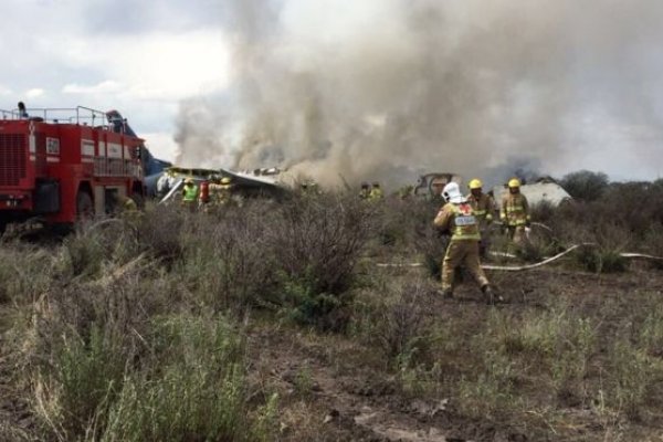 Meksika'da 101 kişiyi taşıyan uçak düştü