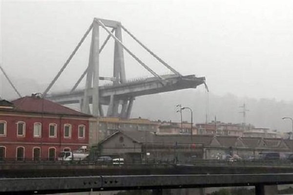 İtalya'da köprü çöktü: Onlarca kişi hayatını kaybetti