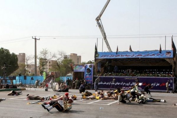 İran'da askeri geçit törenine saldırı: En az 24 ölü