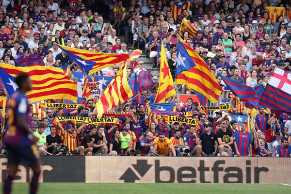Barcelona 1 milyar dolar gelir sınırını aşan ilk spor kulübü oldu