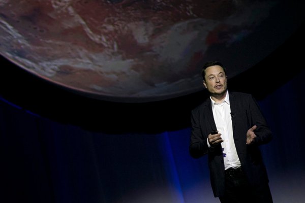 Elon Musk Mars'a taşınmayı düşündüğünü açıkladı