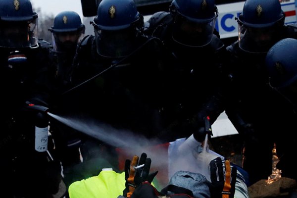 Fransa'da Sarı Yelekler'e karşı polis şiddetine soruşturma