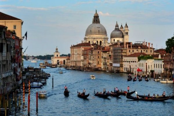 Venedik, kısa süreli turistlerden 10 euro giriş ücreti alacak