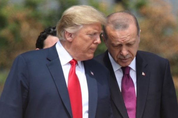 Erdoğan ile Trump telefonda Menbic'i görüştü