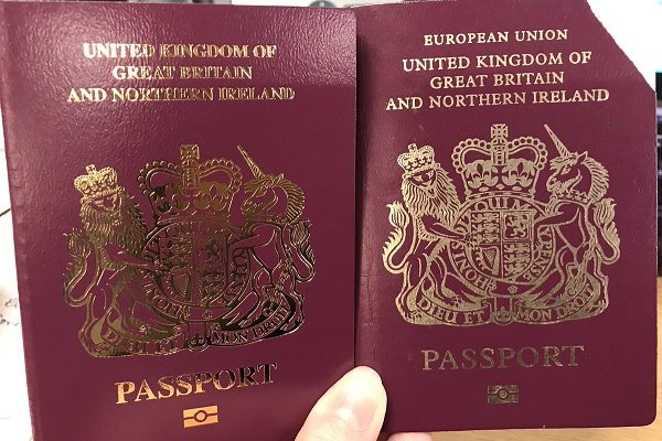 İngiltere pasaportlardan AB ifadesini çıkarttı