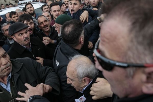 Kılıçdaroğlu'na yumruk atan kişi AKP'li çıktı