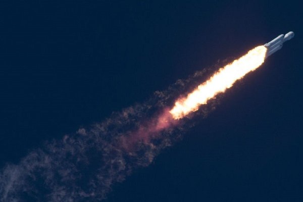 Elon Musk'ın roketi okyanusa çakıldı