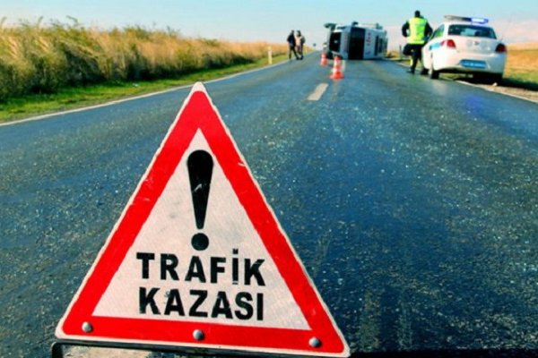 AKP milletvekillerinin aracı kaza yaptı