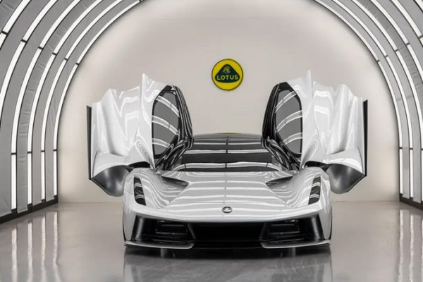 Lotus'un ilk elektrikli otomobili 2.2 milyon dolar