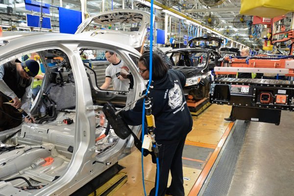 Ford ve GM iki fabrikada üretimi durduruyor