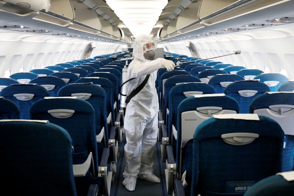Uçakta koronavirüs kavgası