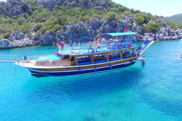 Antalya'da gezi teknelerine izin verildi