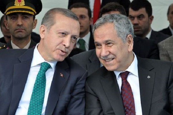 Erdoğan'la görüşemeyen Arınç istifa etti