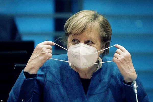 Merkel, AstraZeneca aşısı oldu