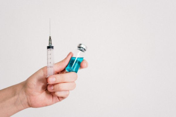 Almanya'da aşı önceliği uygulaması bitiyor