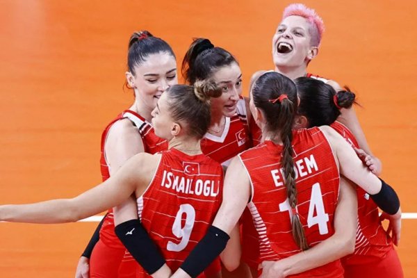 Türkiye A Milli Kadın Voleybol Takımı, çeyrek finali garantiledi