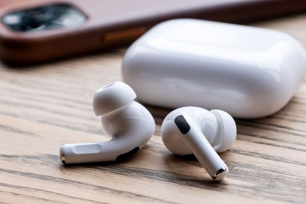 Apple AirPods kulaklıkların yolu tıkalı