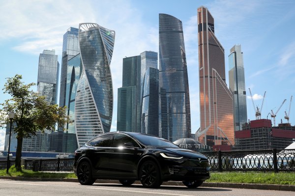 Rusya elektrikli araçlardan otoyol parası almayacak