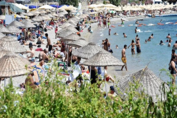 Türkiye’ye gelen turistler yüzde 45 daha az harcıyor