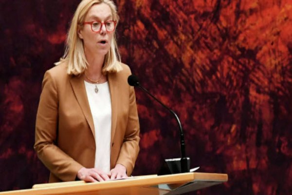 Hollanda Dışişleri Bakanı istifa etti